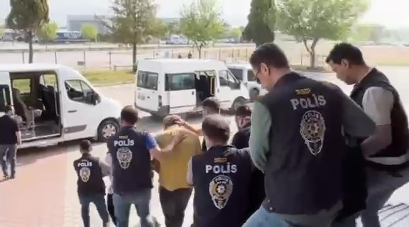 Sahte ilanlarla vatandaşı dolandıran 14 kişilik suç şebekesi çökertildi
