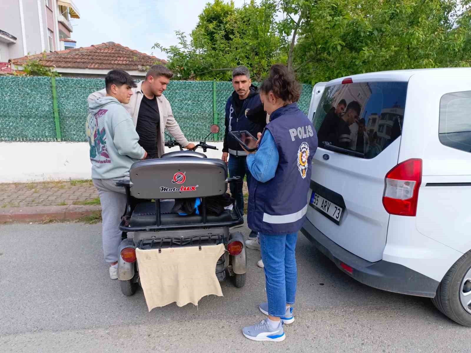 Samsun polisi denetliyor, bilgilendiriyor
