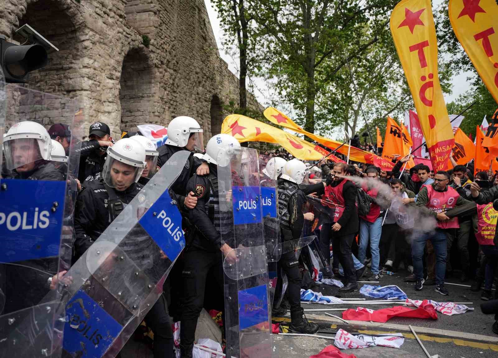 Saraçhane’de 1 Mayıs müdahalesi fotoğraf karelerine yansıdı
