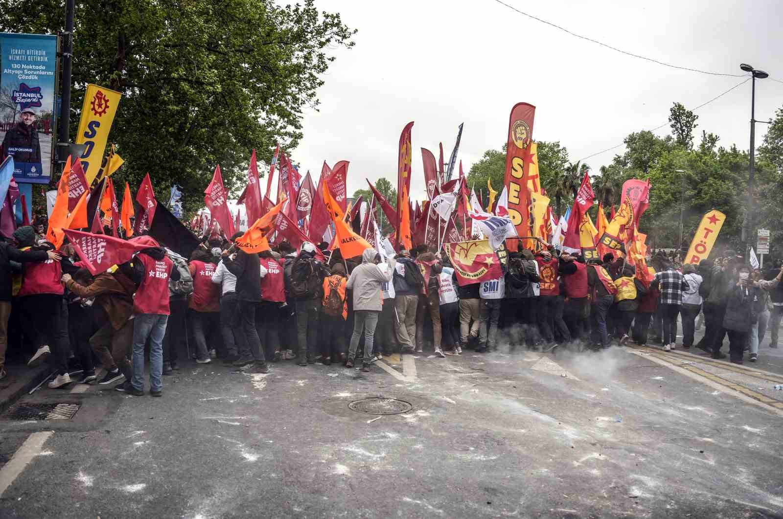 Saraçhane’de 1 Mayıs müdahalesi fotoğraf karelerine yansıdı
