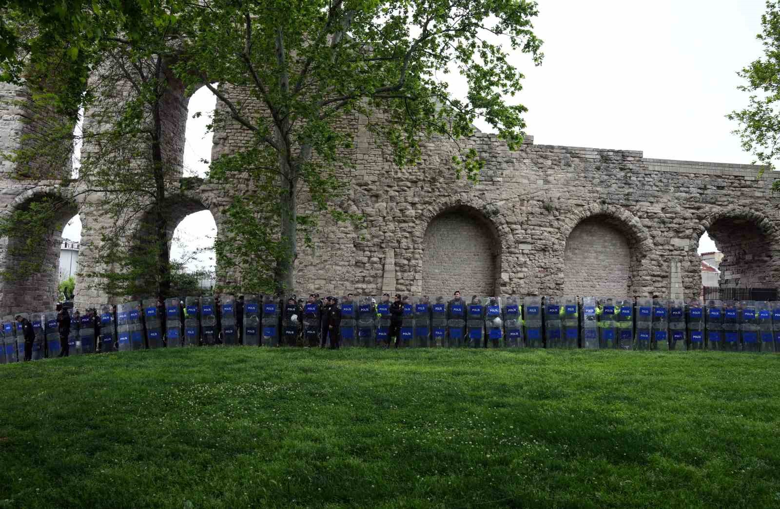 Saraçhane’de 1 Mayıs müdahalesi fotoğraf karelerine yansıdı
