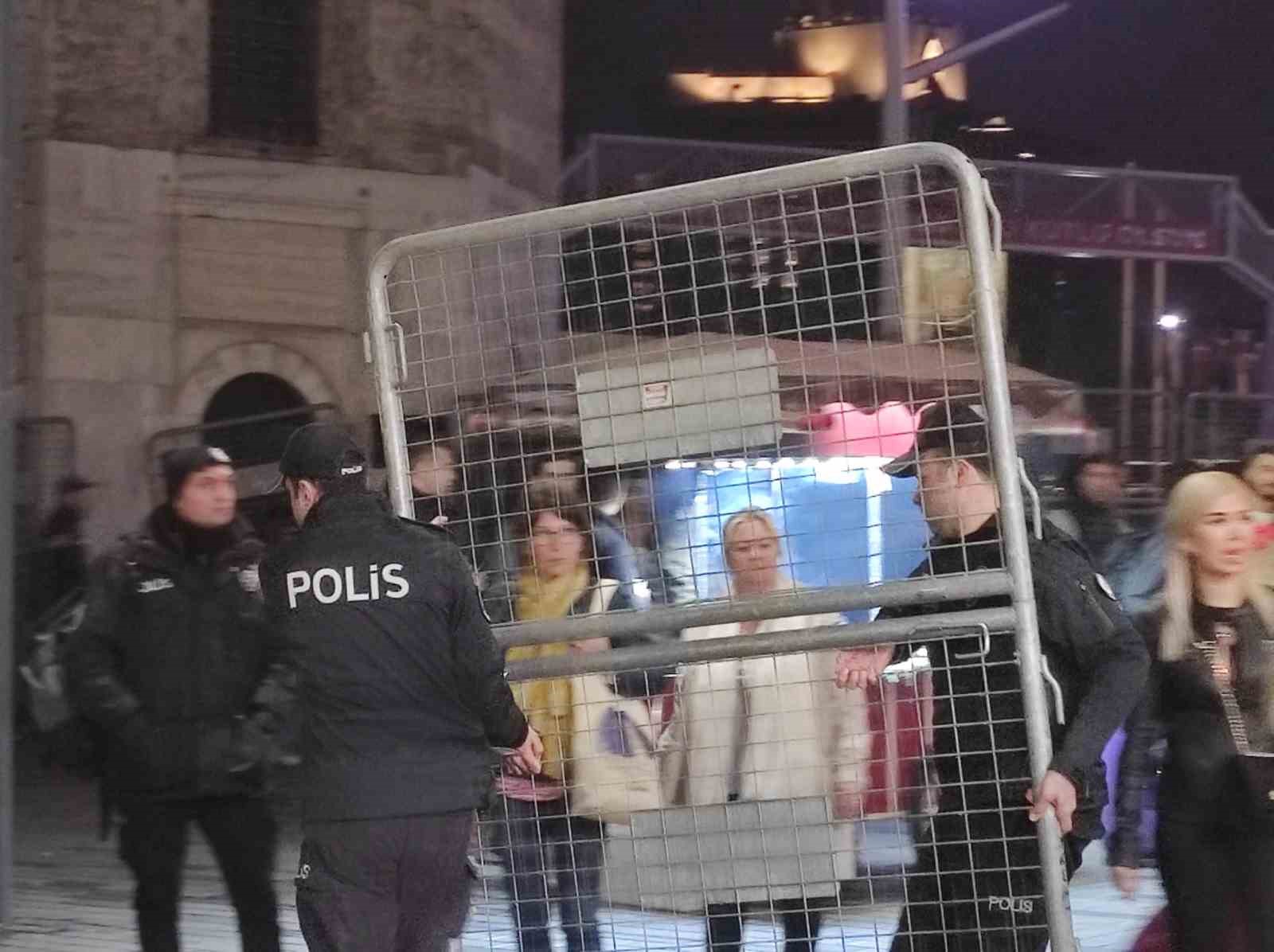 Taksim ve İstiklal Caddesi’ndeki kısıtlamalar kaldırıldı
