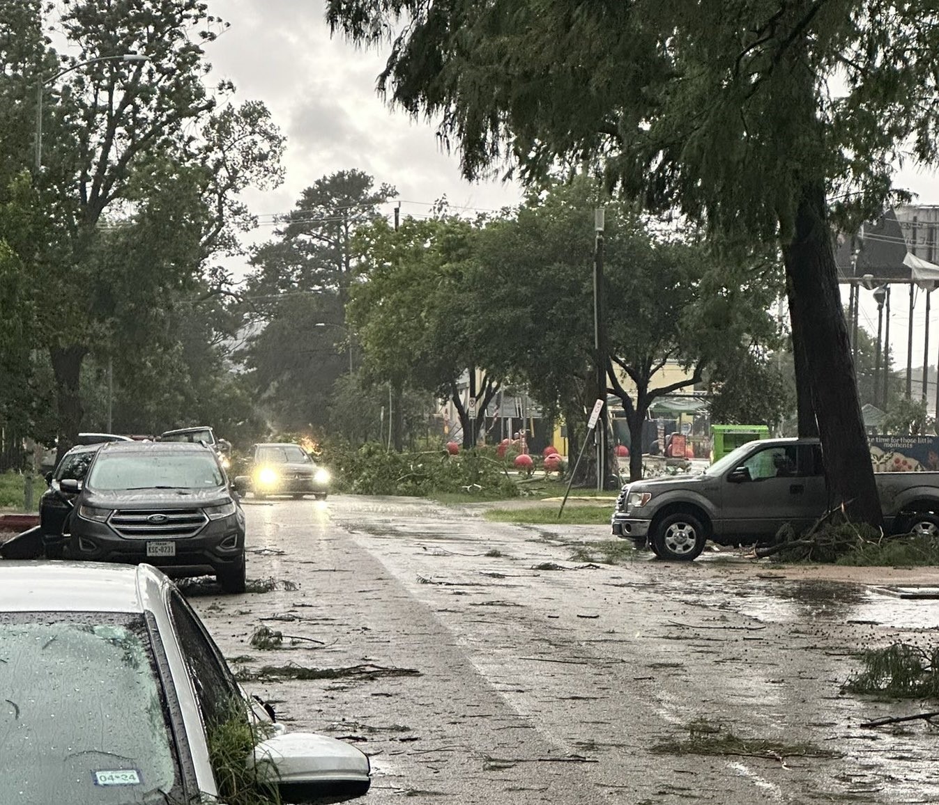 Texas’ı hortum vurdu: 4 kişi öldü, 800 binden fazla ev elektriksiz kaldı