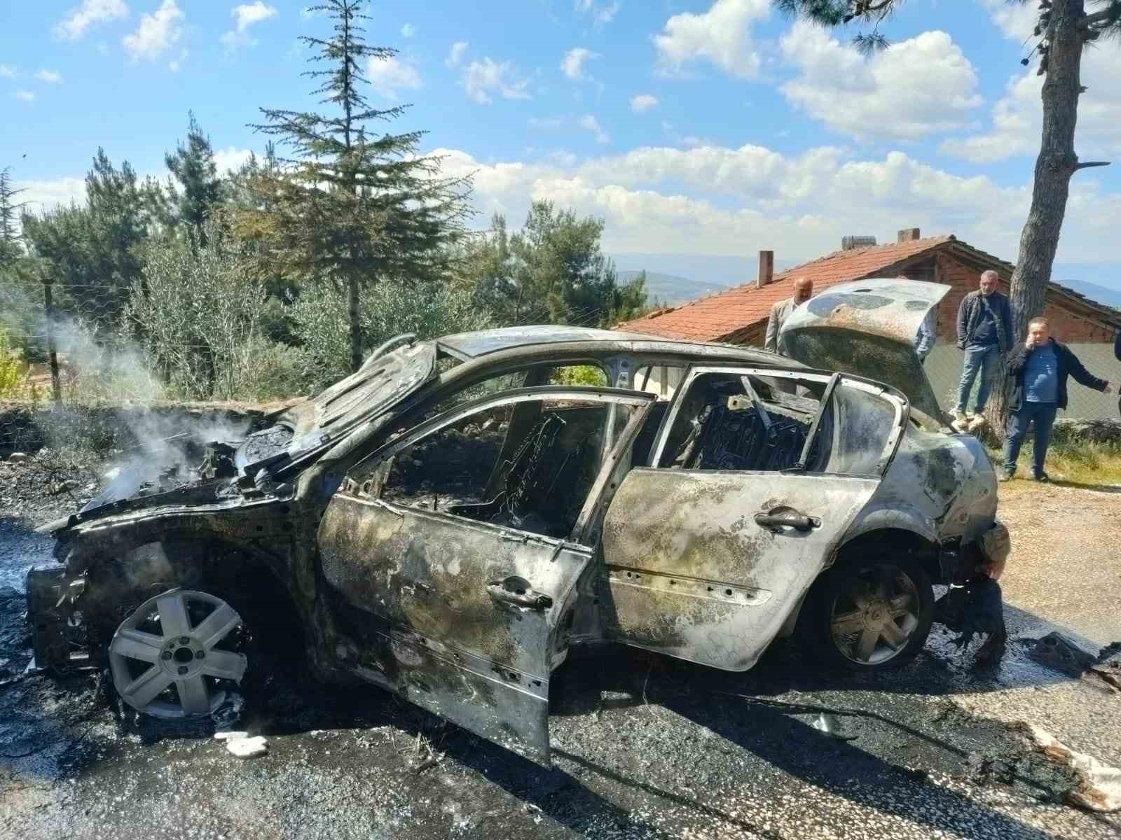 Tokat’ta hareket halindeki otomobil alev alev yandı
