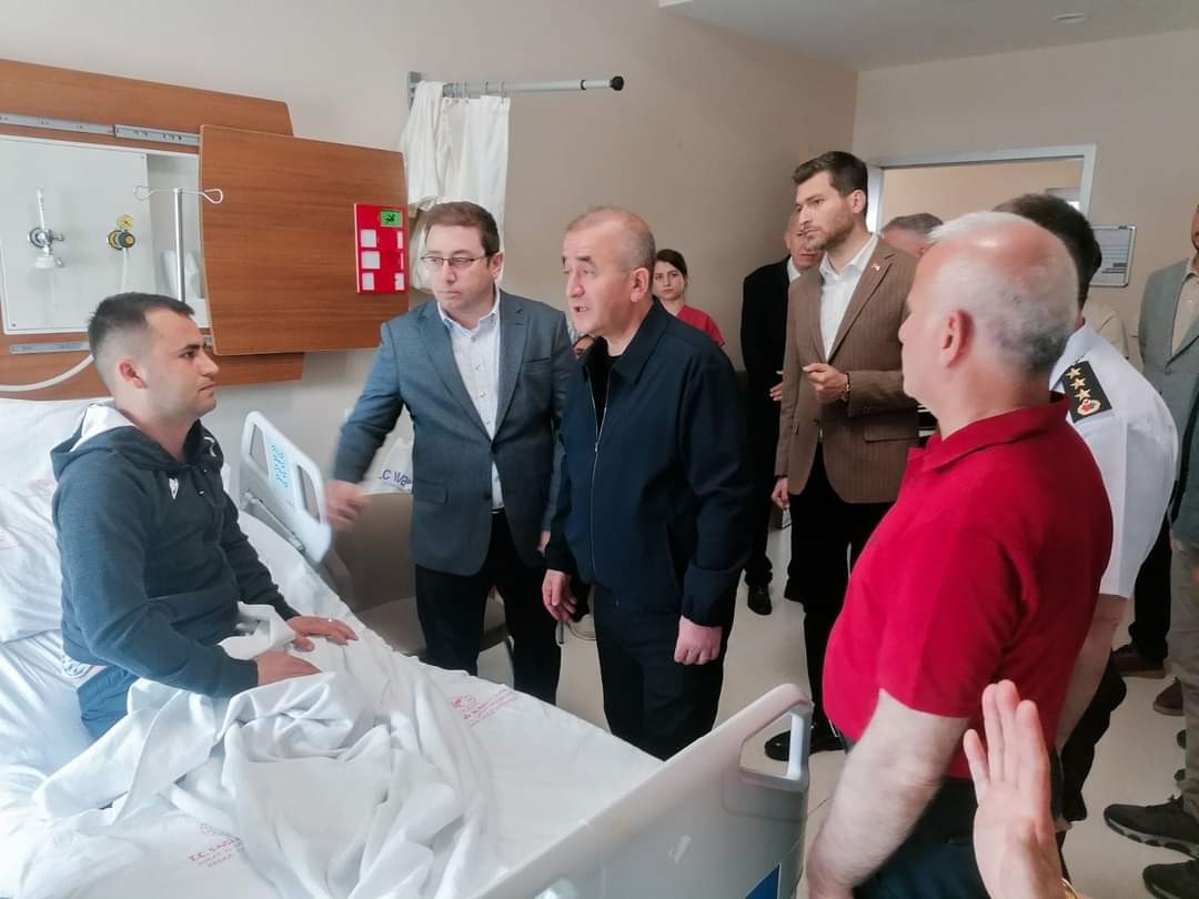 Vali Hatipoğlu, patlamada yaralanan jandarma personelini ziyaret etti
