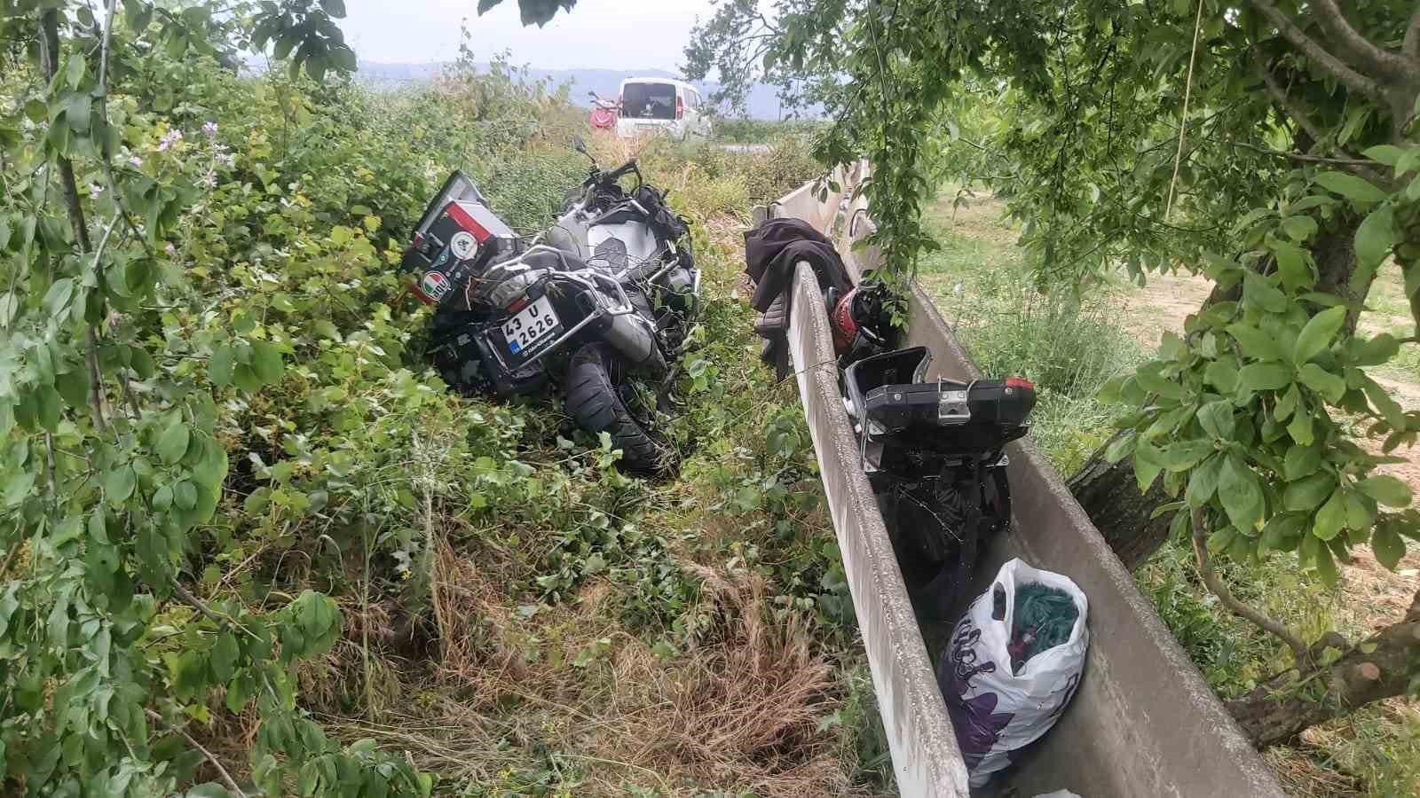 Virajı alamayan motosiklet su kanalına çarptı: 1 ölü, 1 yaralı
