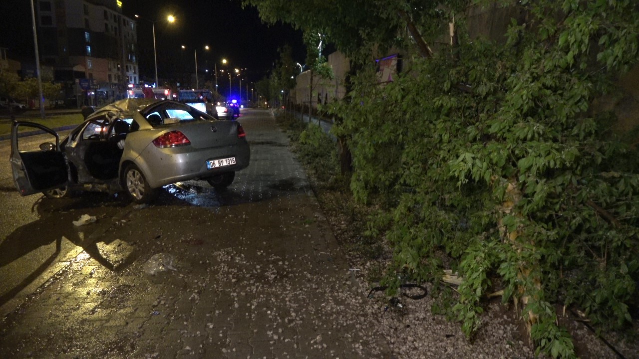 Yozgat’ta kontrolden çıkan otomobil ağaca çarparak durabildi: 1 yaralı
