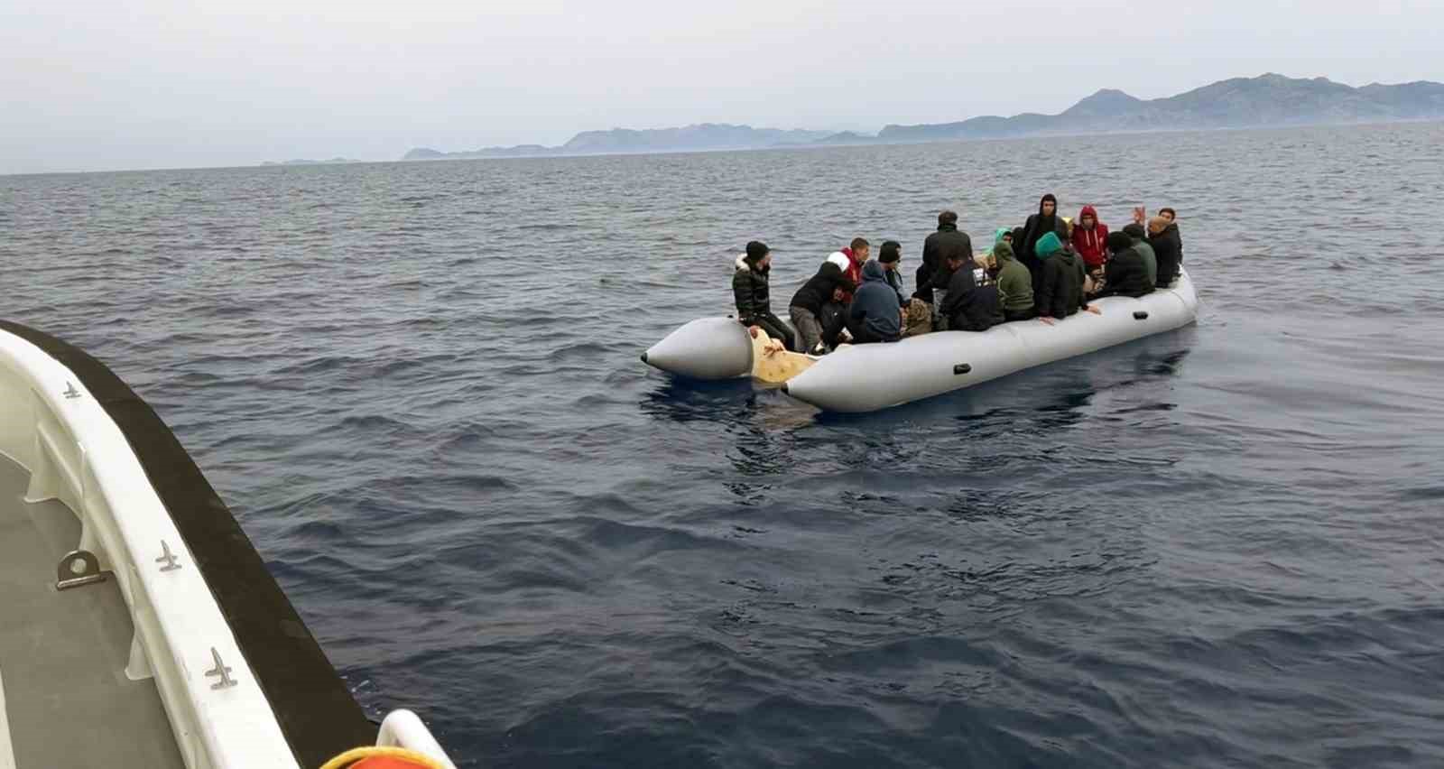 Yunanistan’ın geri ittiği düzensiz göçmenler kurtarıldı