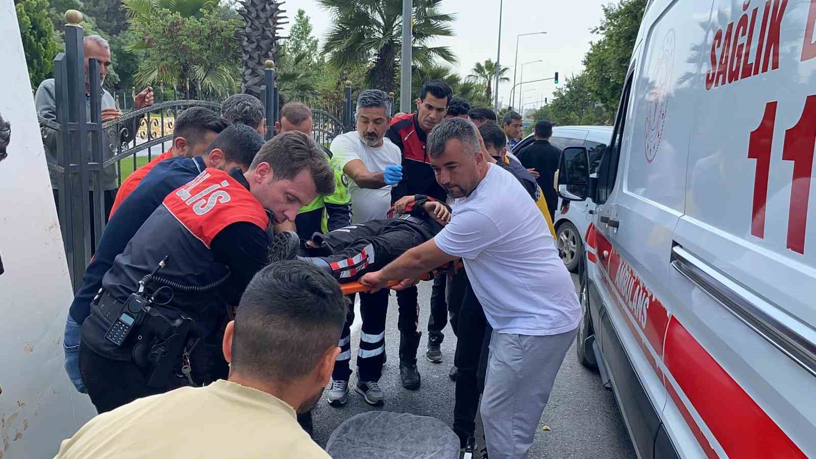 Yunus polislerinin motosikleti devrildi: 2 yaralı
